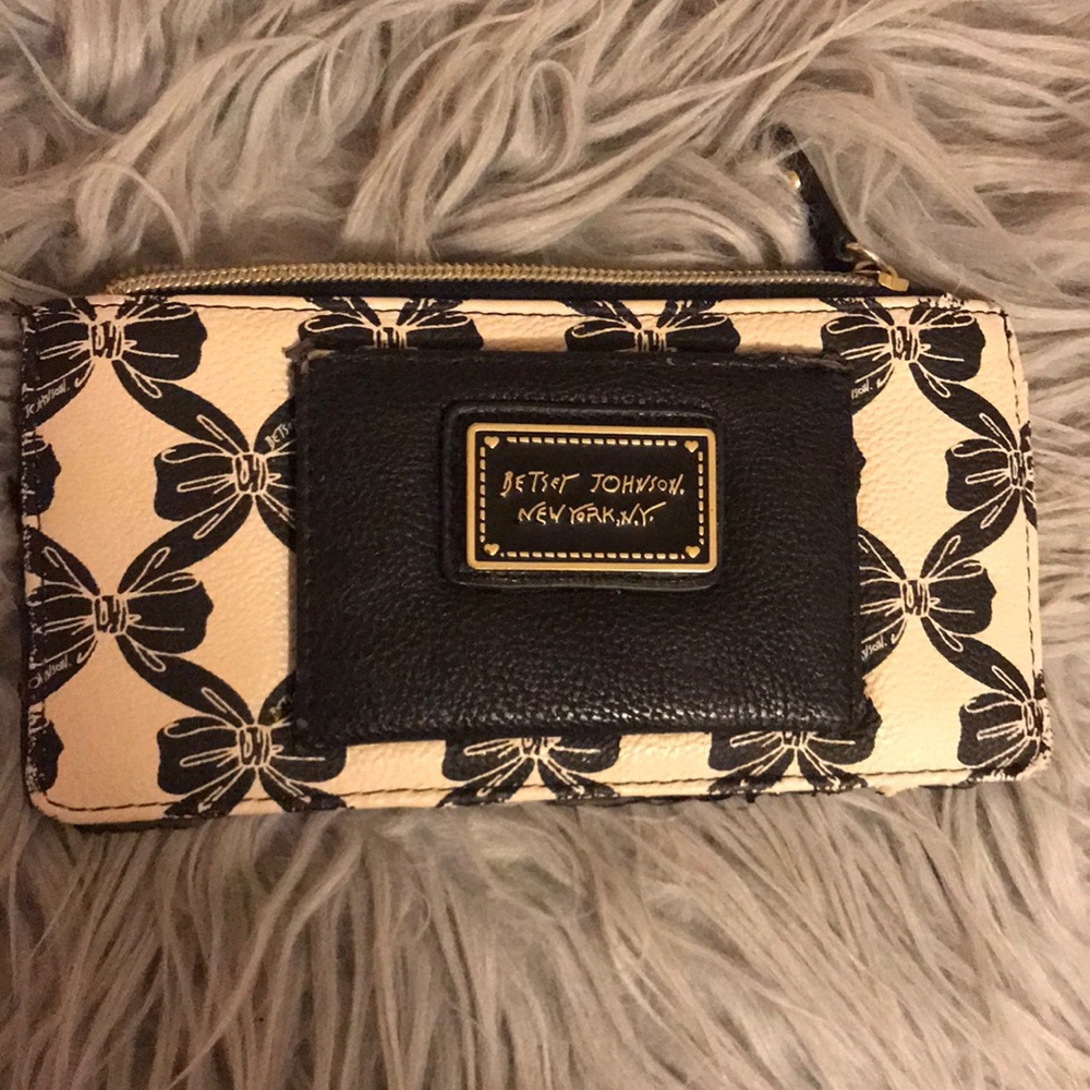 BETSEY JOHNSON WALLET
